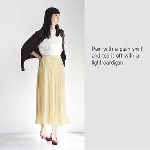 Uniqlo Accordion Pleated Midi light yellow skirt size Small like new